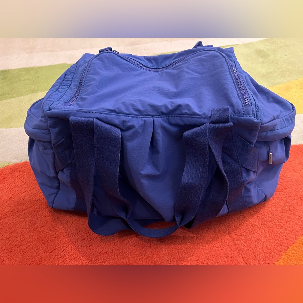 Athleta Kinetic Duffle Bag - Picture 3 of 6